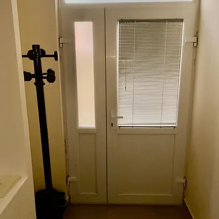 Sani Suteren Apartment