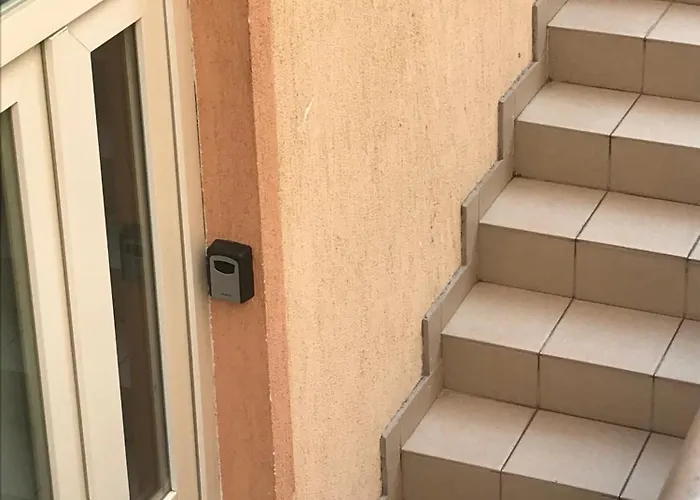 Sani Suteren Apartment